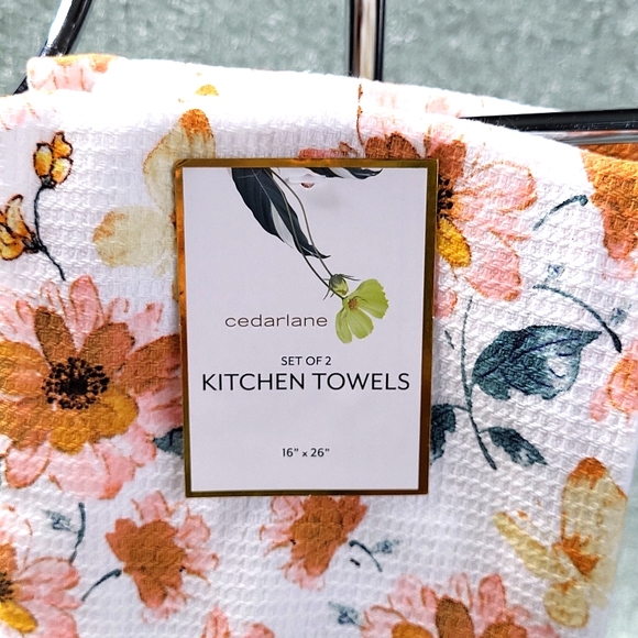 NWT: 22 Oz. Pink Iradecent Mug, Teas, & Floral kitchen Towel Set - Picture 7 of 7